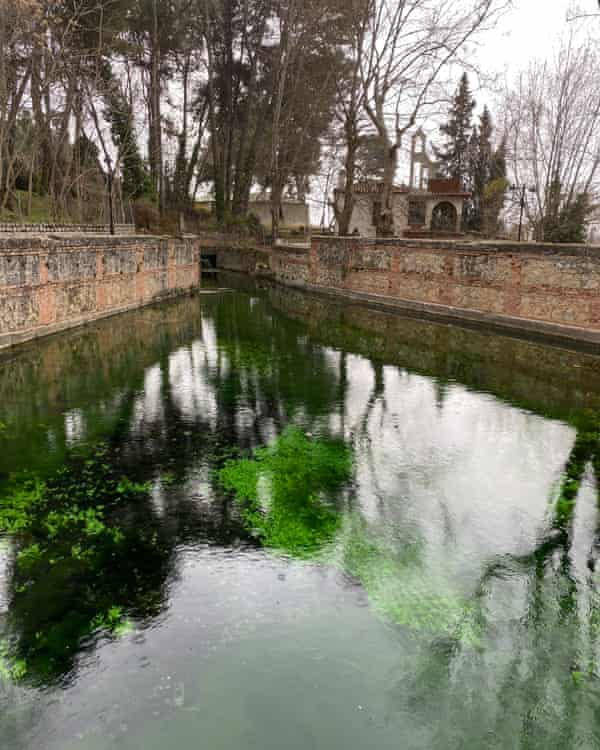 Una fuente en Alfacre, España