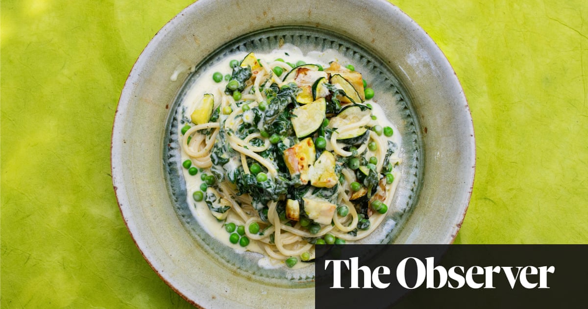 nigel-slater-s-recipe-for-bucatini-with-spinach-and-courgettes
