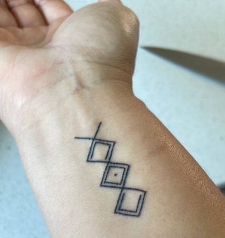 The matching tattoo including diamond shapes which Paulina shares with her half-sister