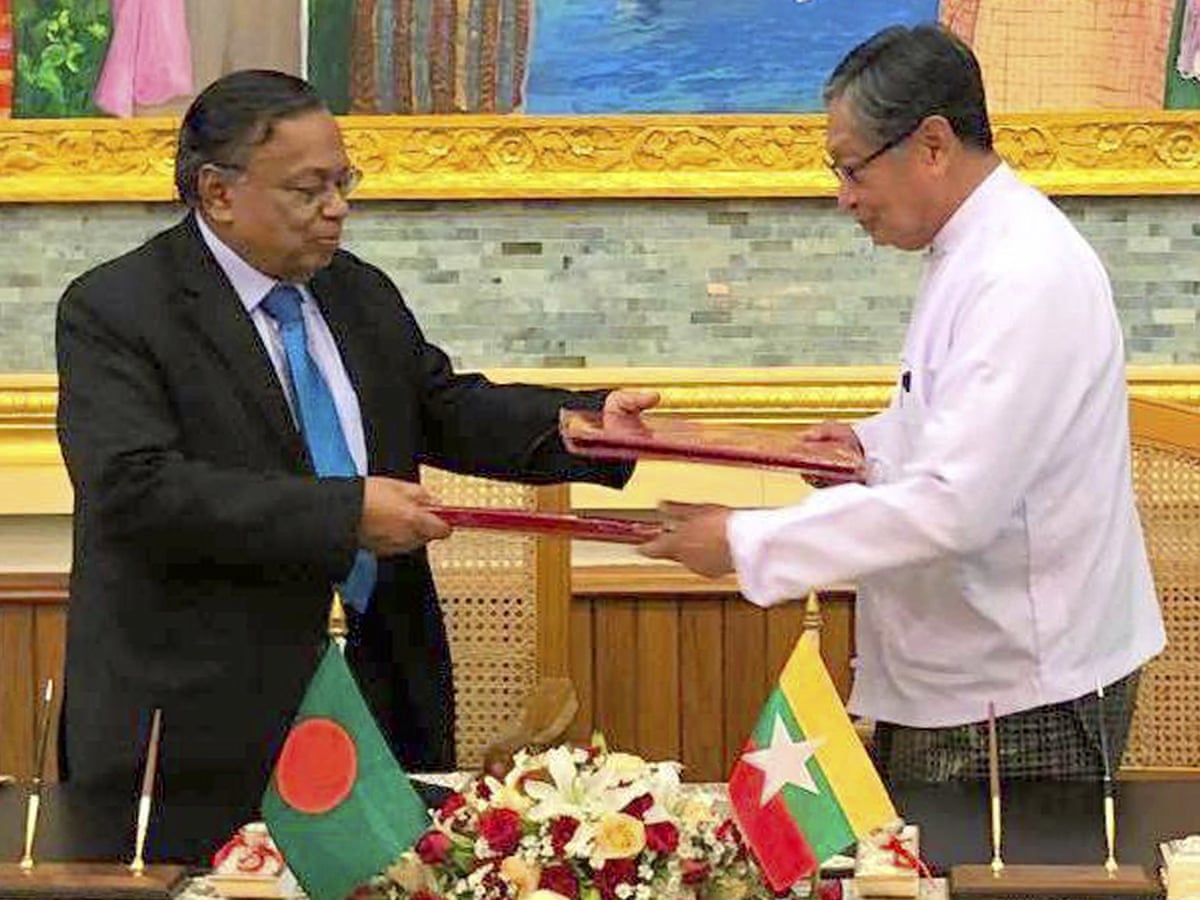 Myanmar signs pact with Bangladesh over Rohingya repatriation | Rohingya | The Guardian — Credit: The Guardian