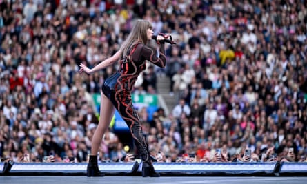 Swift performing in Edinburgh, 7 June 2024.