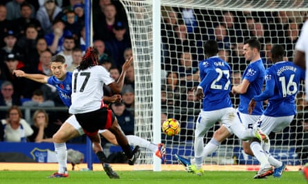 Alex Iwobi drills Fulham in front with his second-half strike