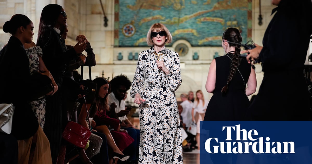 Palestinians flee Gaza City and funeral procession in Nepal: photos of the day – Tuesday