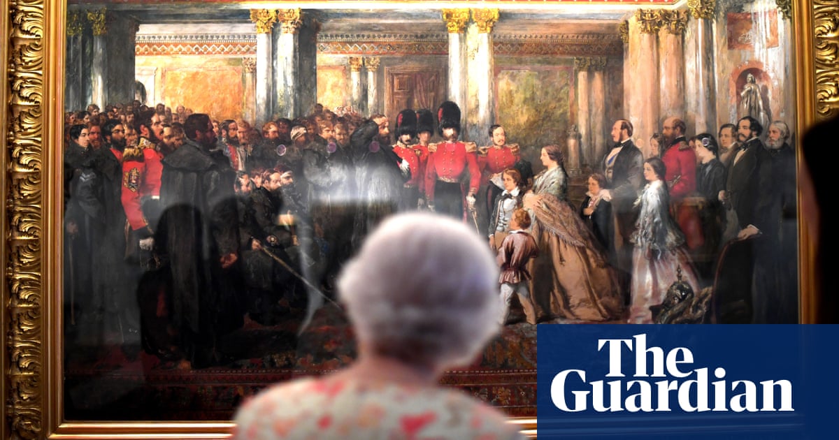 Sea bear calves and a royal table: Wednesday's top photos