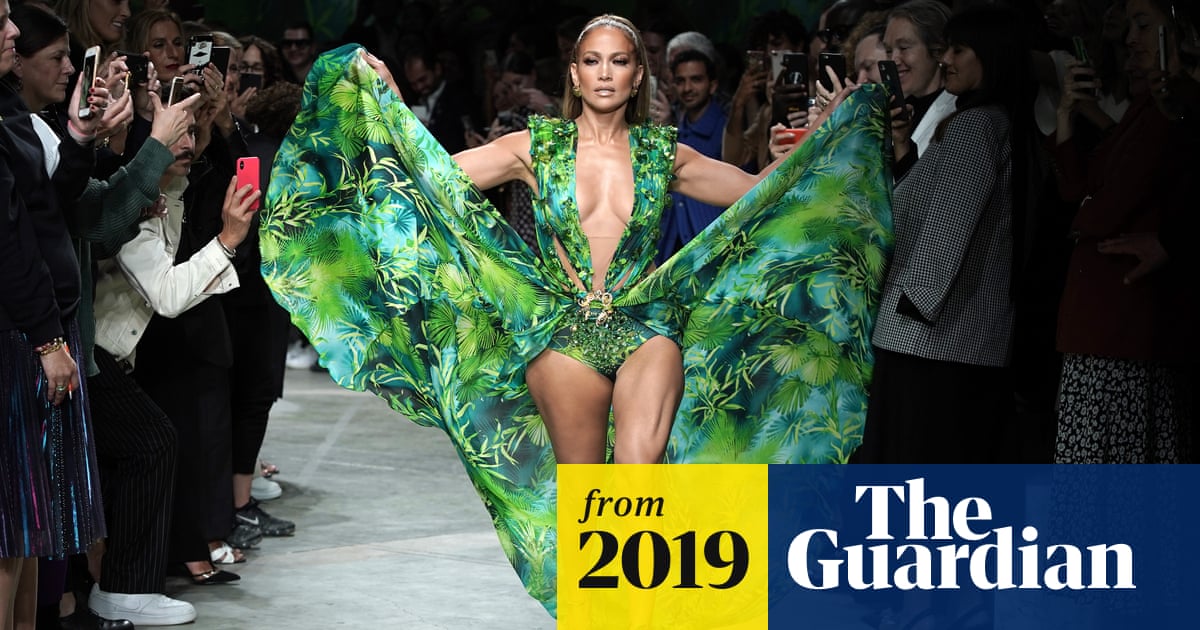 jennifer lawrence green versace dress Jennifer Lawrence green dress