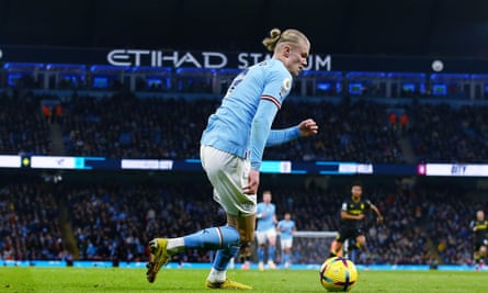 Erling Haaland attaque pour Manchester City