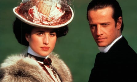 Andie MacDowell, à gauche, et Christopher Lambert dans Greystoke : La Légende de Tarzan, Seigneur des Singes,