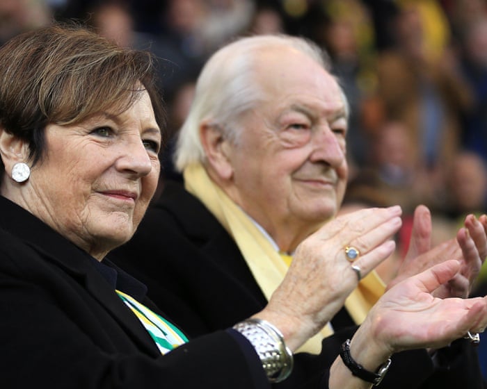 Michael Wynn-Jones, husband of Delia Smith, dies aged 85