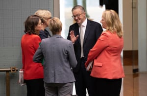 Anthony Albanese talks to the teal crossbench as he leaves the chamber after the passing of the Fair Work Legislation Amendment (secure jobs, better pay) Bill 2022 in the House, the very last act of 2022.