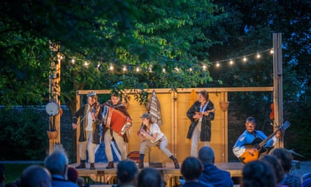 A performance of A Midsummer Night’s Dream by the The Three Inch Fools at Hever Castle in 2019.