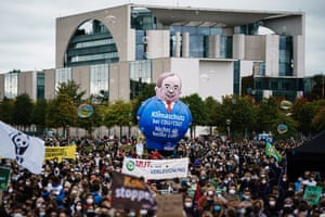 A balloon resembling the CDU party chairman,Armin Laschet, flies in front of the chancellery in Berlin