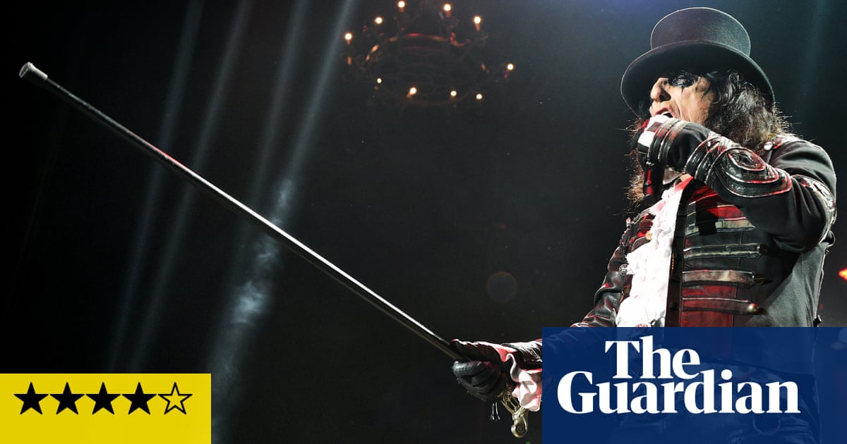 Alice Cooper review – a potent brew of sex, death and pantomime villainy