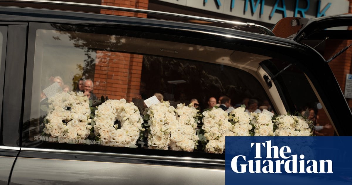 ‘She never forgot where she came from’: Bonnie Tyler mourners turn out for Swansea service