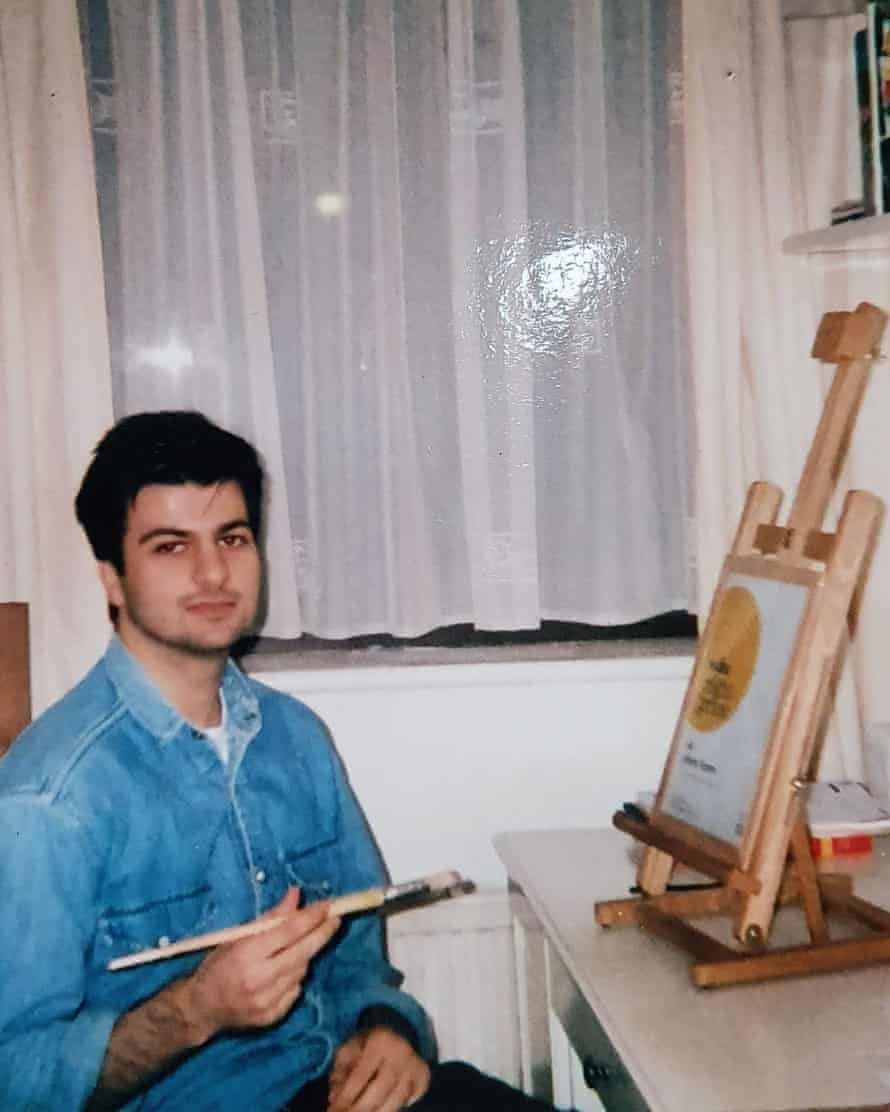 Tishk Barzanji working on a painting