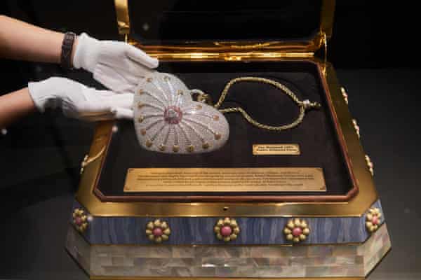 The heart-shaped Mouawad bag is displayed in its presentation case at a Christie’s auction preview in Hong Kong.
