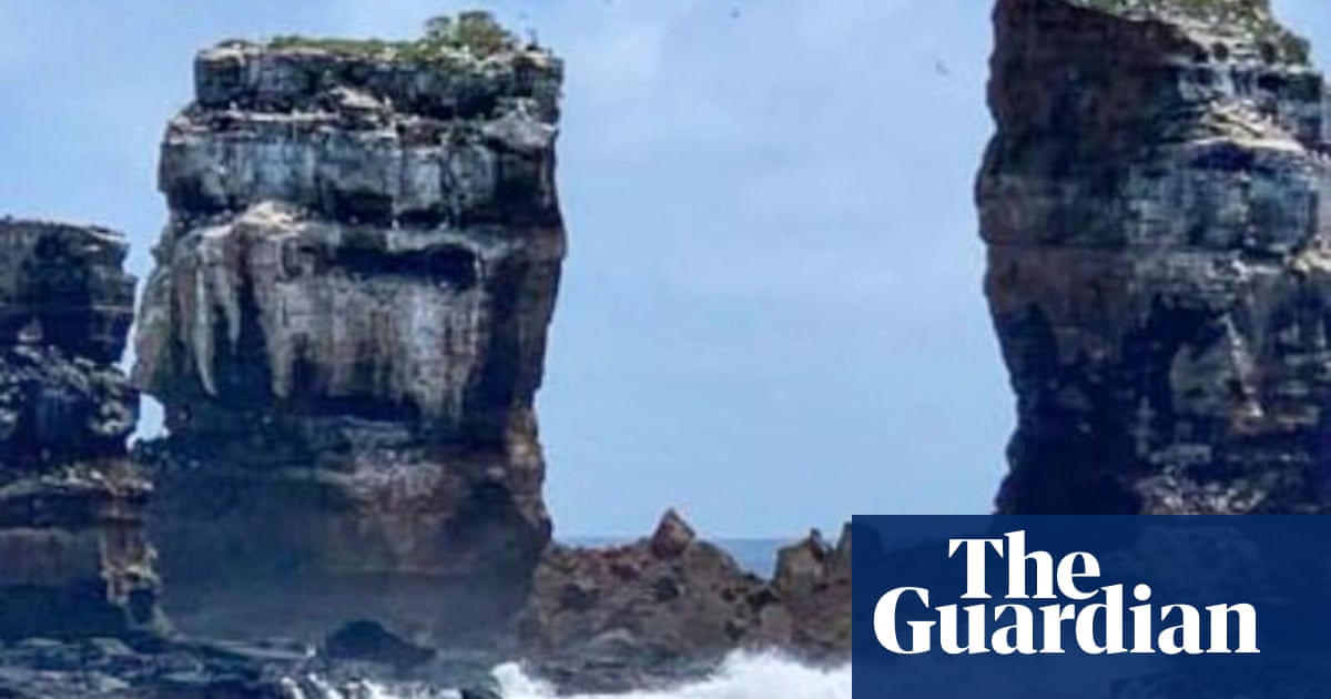 Galápagos rock formation Darwin’s Arch collapses from erosion