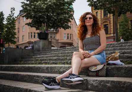 Nelly Ailo sitting on steps in Södertälje.