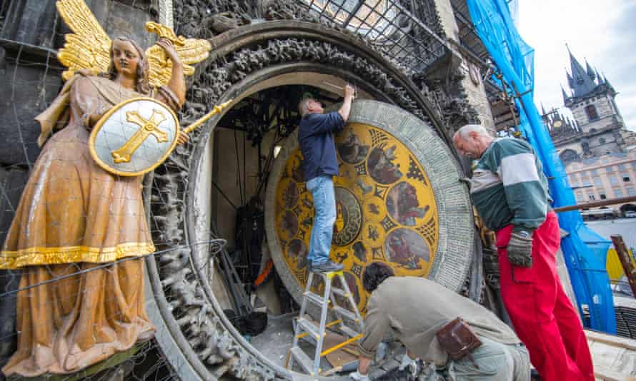 プラハの天文時計の改修工事