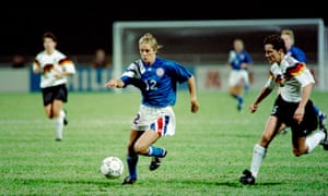 Carin Jennings-Gabarra of the USA dribbles up the pitch during their semi-final match against Germany at the inaugural FIFA World Championship for Women’s Football in 1991.