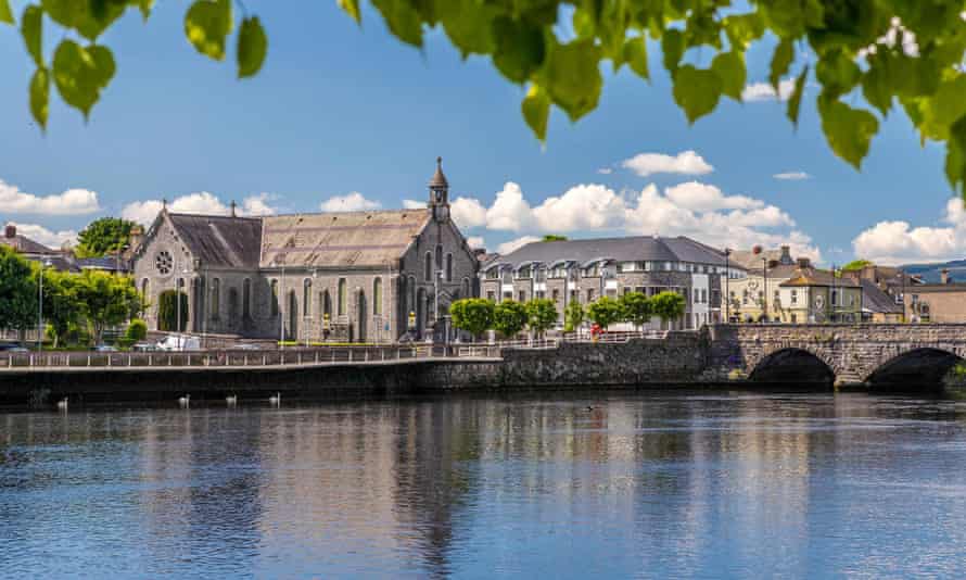 King John's Castle et la rivière Shannon, Limerick, comté de Limerick, Munster, Irlande, Europe.