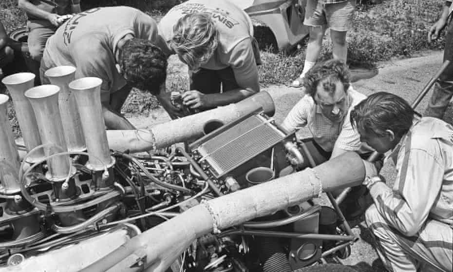Eric Broadley, second from right, surveying damage to a Lola T160 with his driver Chuck Parsons before a race in Lexington, Ohio, in 1968.