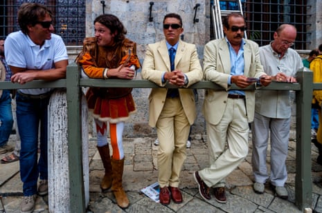 Good figures in Sicily