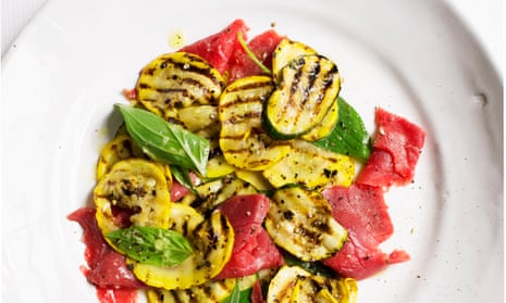 Summer grilling: courgettes with beef and ginger.