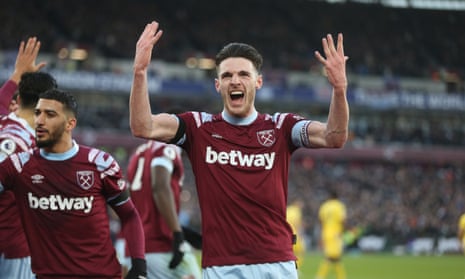 Declan Rice celebrates after West Ham take the lead against Everton