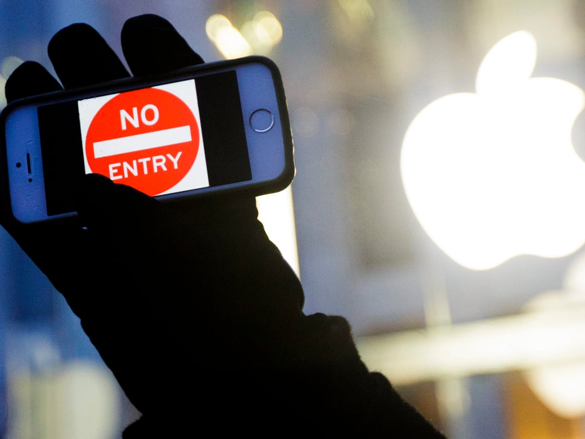Apple Accuses Fbi Of Violating Constitutional Rights In Iphone Battle Apple The Guardian