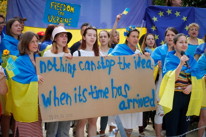 Protesters demonstrate in front of the European Council to demand the accession of Ukraine in the EU.