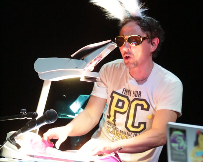 Scott Turnbull presents … Surreally Good review – that’s edutainment!