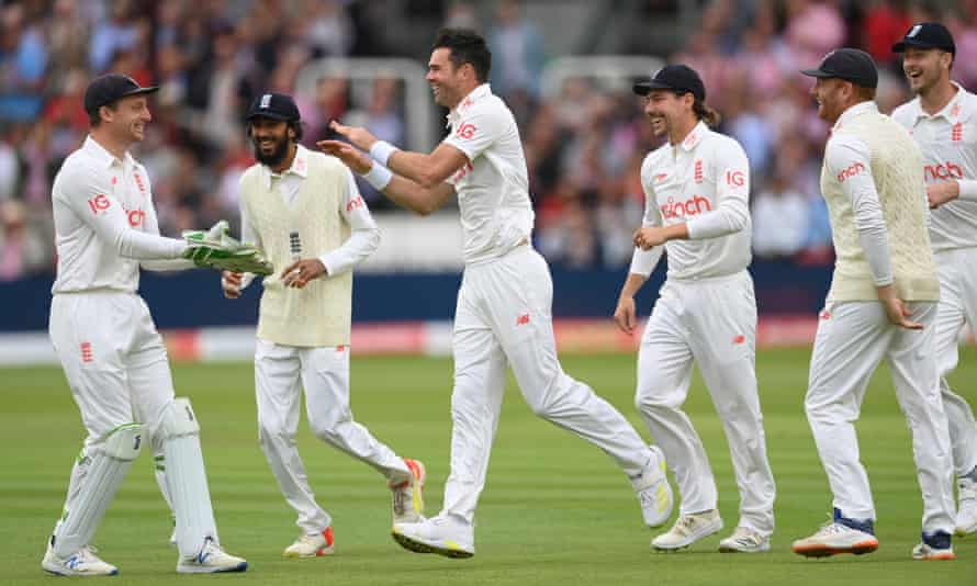 Jimmy Anderson is congratulated after removing Ajinkya Rahane from office
