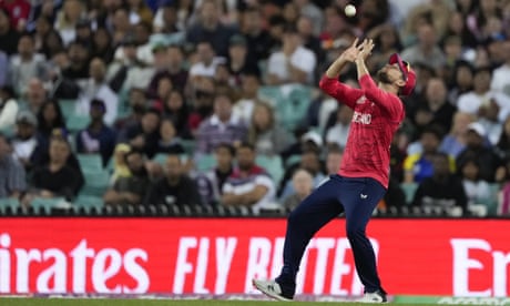 Dawid Malan catches Sri Lanka's Charith Asalanka