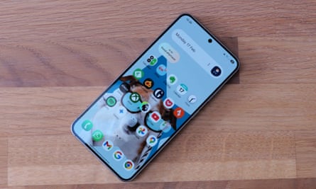 The home screen of a Samsung Galaxy S25.