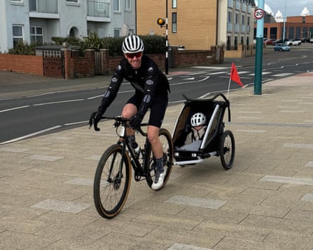 بادي وابنه يستخدمان مقطورة ثولي