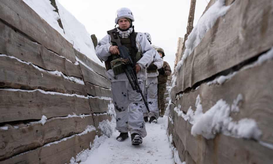 Ukrainian servicemen seen along the frontline outside of Svitlodarsk, Ukraine on Sunday.