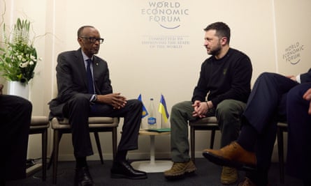 Paul Kagame sitting with Volodymyr Zelenskiy