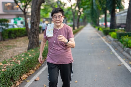 You may have lately spotted more people walking backwards in parks and on treadmills,