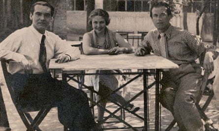 María Teresa León with Federico García Lorca, left, and Rafael Alberti, her husband, in a picnic area in Cuatro Caminos, Madrid in 1934.