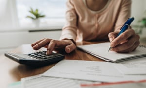 Khám phá 'tính cách rủi ro' của bạn - bước đầu tiên để đầu tư hiện đại | Tiền hiện đại của HSBC UK 2 Đóng lên kế hoạch ngân sách nhà phụ nữ và sử dụng máy tính