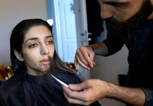 Zeinab uses makeup to disguise herself as a man.