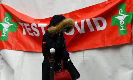 Scientists warn charging for Covid tests is playing 'Russian