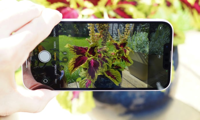 Iphone 14 Review Familiar Design But Now Easier To Repair Iphone The Guardian Iphone 14 Review Familiar Design But Now Easier To Repair Iphone The Guardian