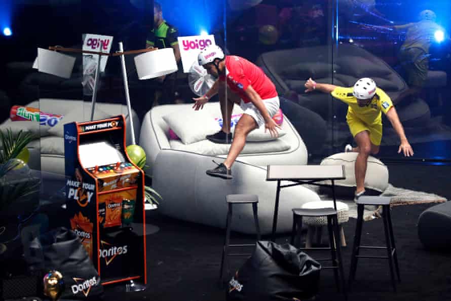 El marroquí Yahya Al-Hajouji en un partido con el sueco Niklas Halback.