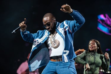 Davido in blue jacket and jeans performs on stage
