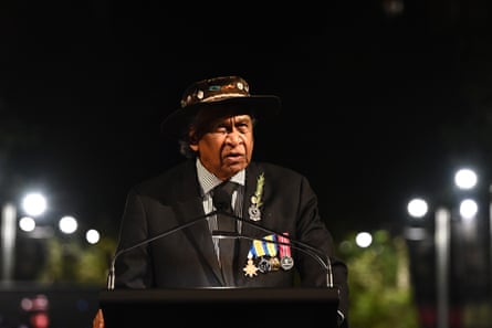 Indigenous speakers booed at Anzac Day services while Ben Roberts-Smith attends separate Gold Coast event