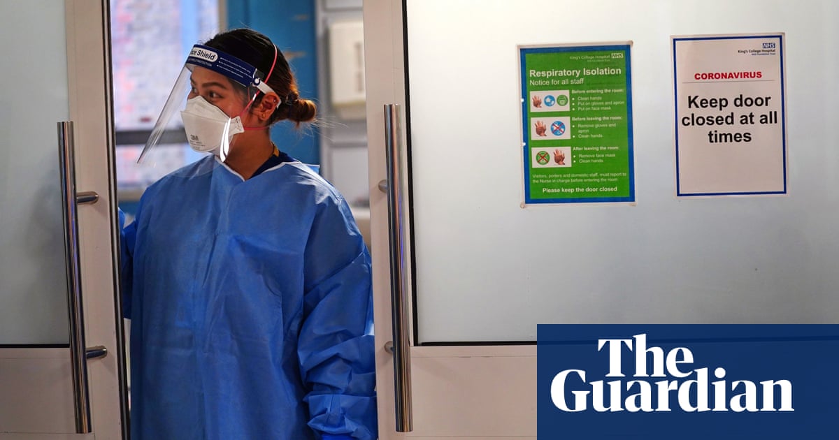 Give FFP3 masks to NHS staff during Omicron, doctors say