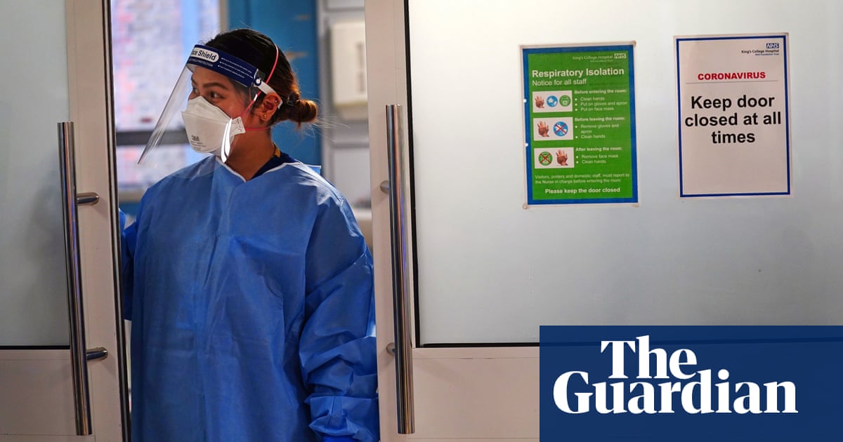 Give FFP3 masks to NHS staff during Omicron, doctors say