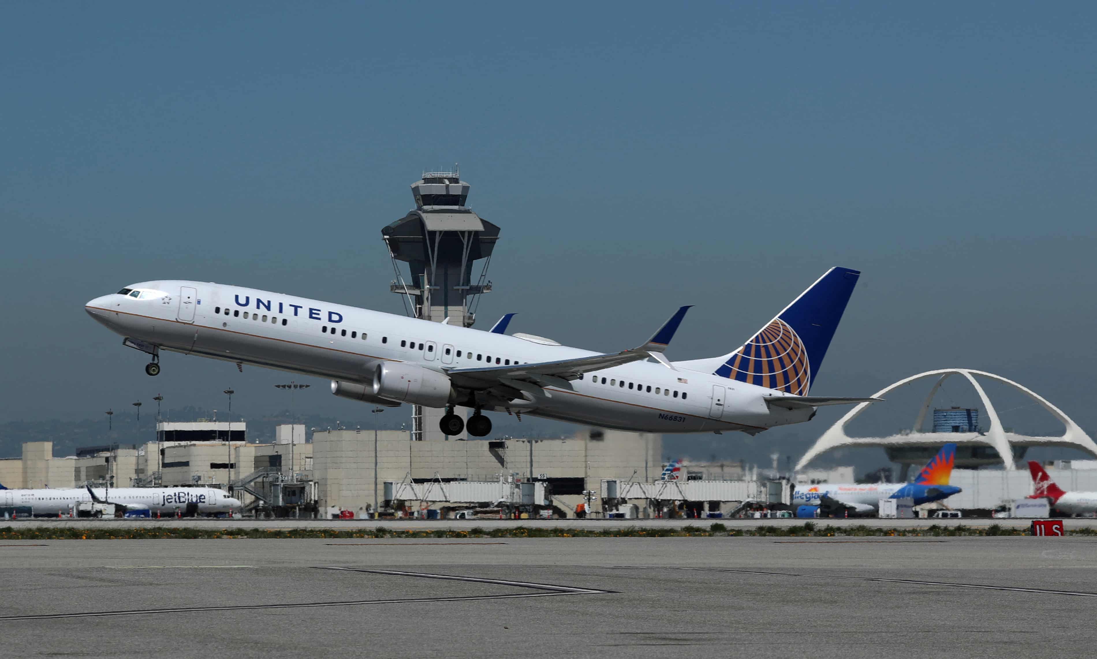 Severe turbulence injures seven people on United Airlines flight from Cancun (theguardian.com)