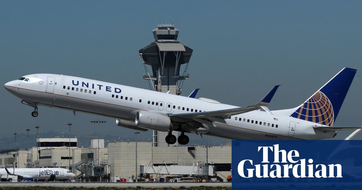 Hawaii-California planes diverted over bomb threat and message on mirror